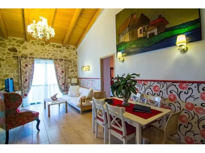Artistsvillas-Red Rose