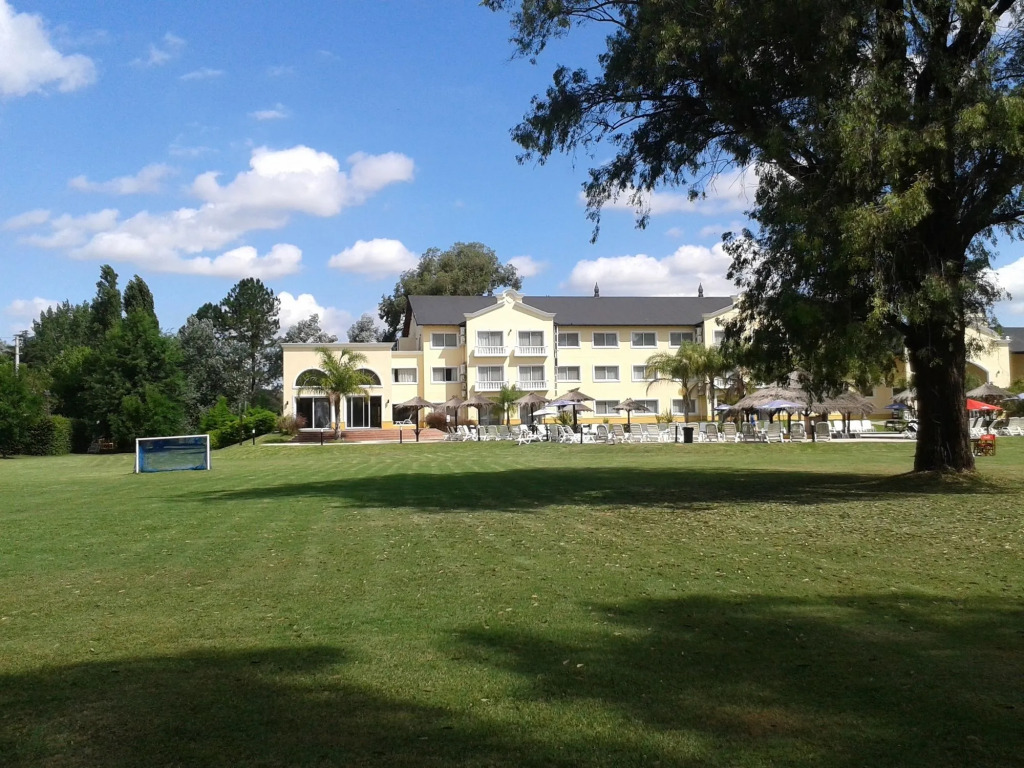 Howard Johnson Pilar Resort Spa & Convention Center