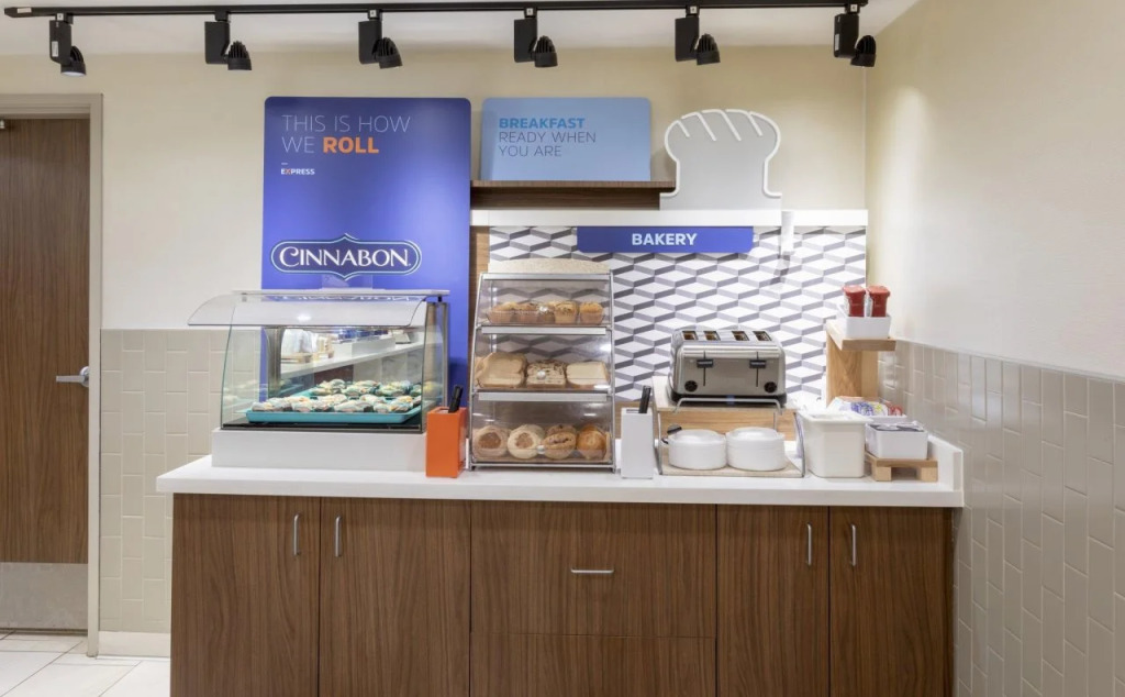 Holiday Inn Express & Suites Minneapolis - West End by IHG