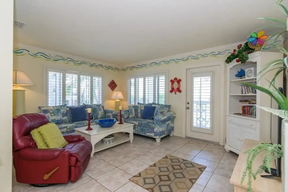 AM Beach Place Unit 6