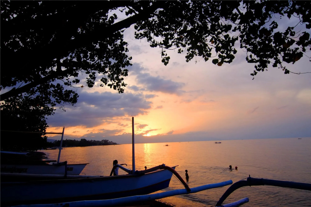 Bali Taman Lovina Resort & Spa Suites