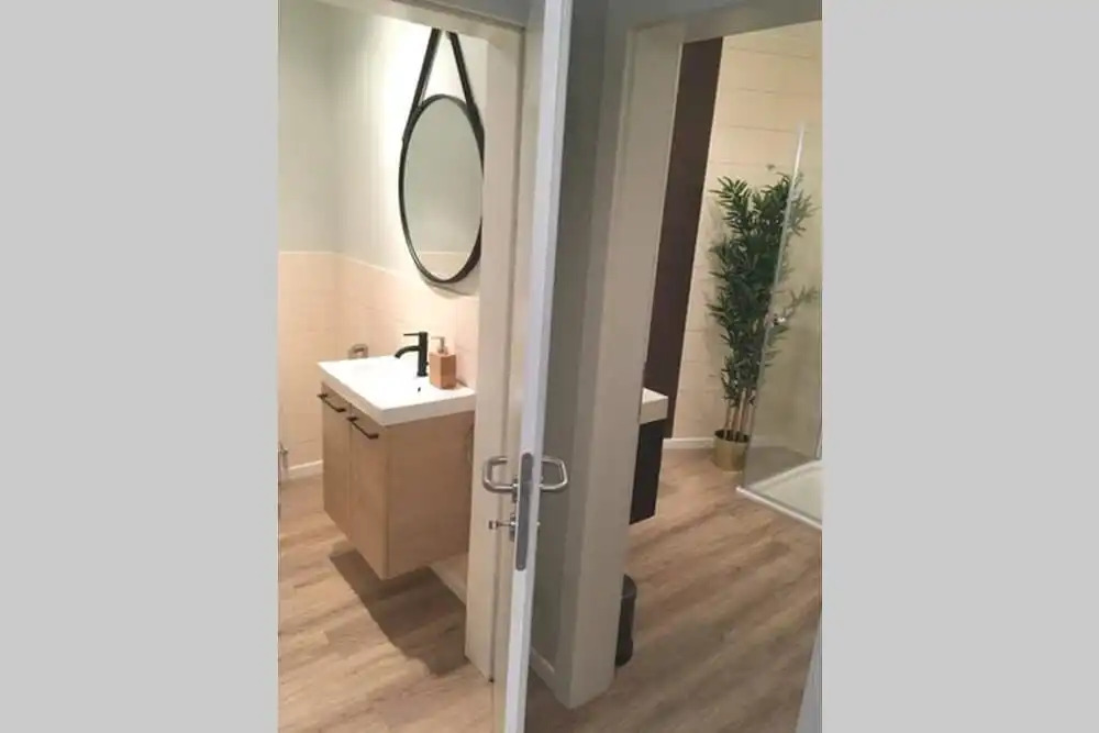 Luxury Large 4 Beds, 3 Balconies, 110 m2 - Parking