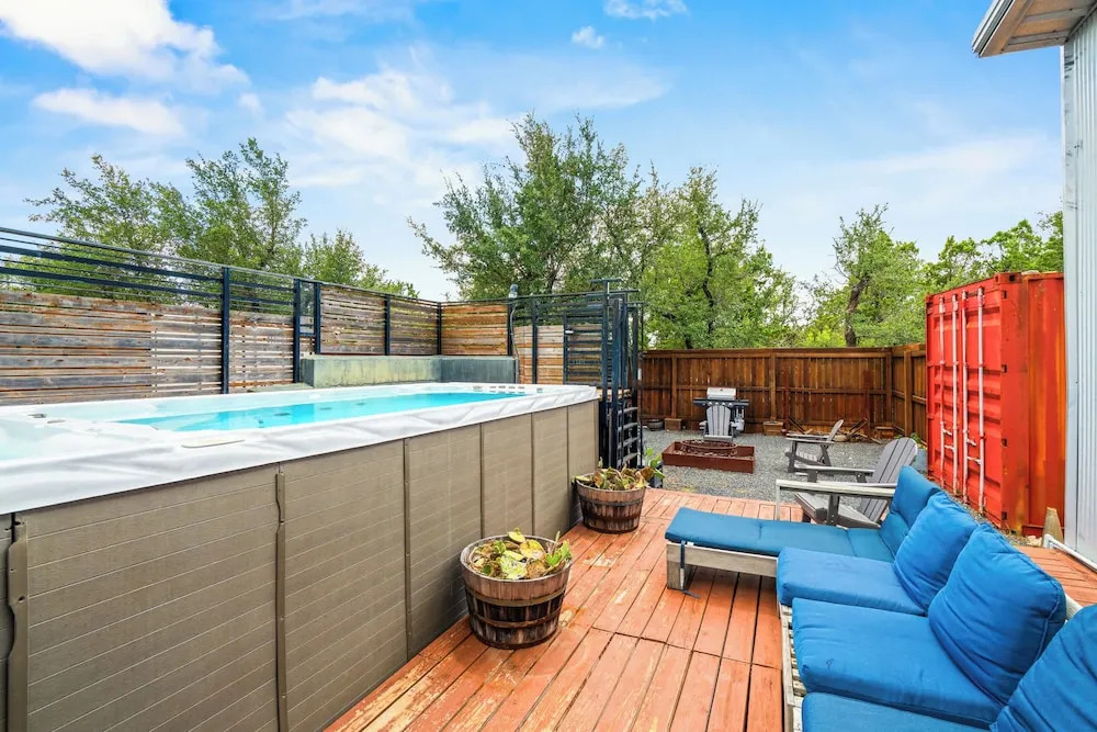 Contemporary 3BR Country Gem Swim Spa Fire Pit