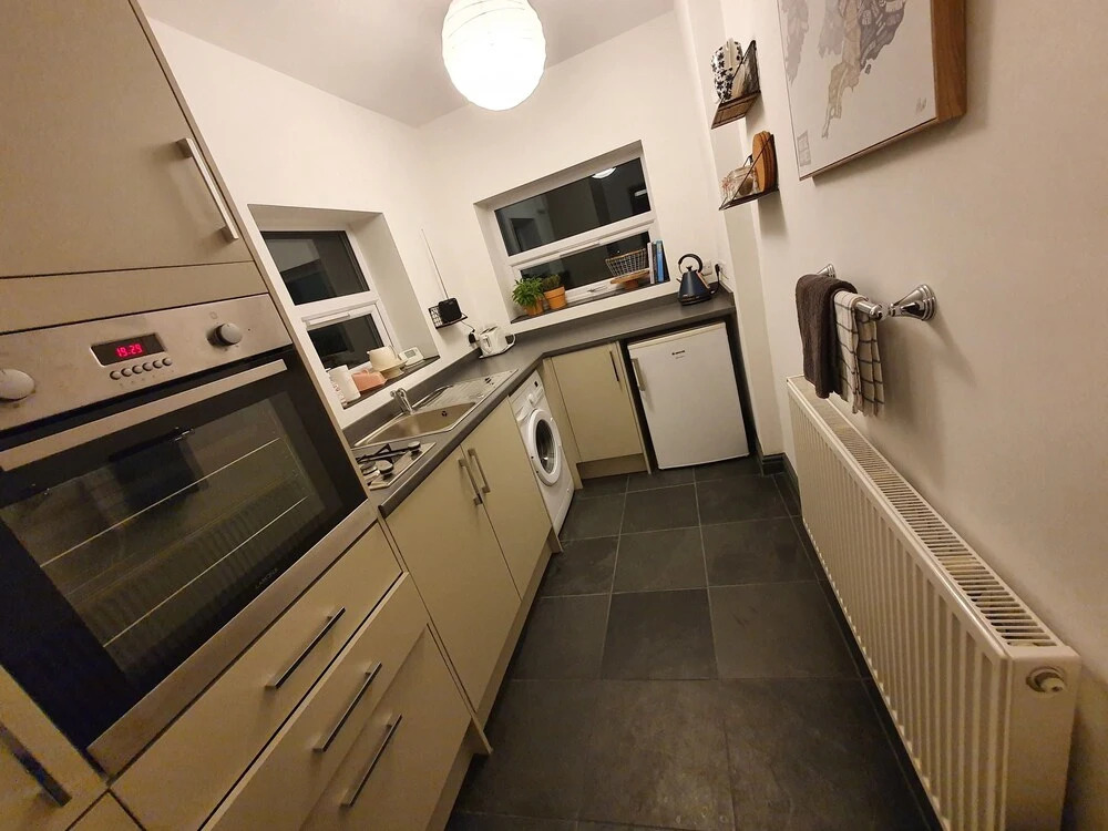 Llangollen 1-Bed Cottage Sleeps 2 with Parking