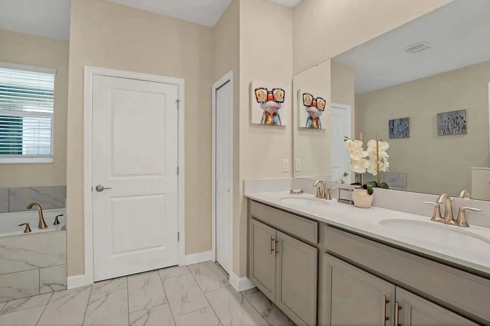 Mickey Mouse Clubhouse 8min to Disneyworld Pool/spa Sleeps 20 St102
