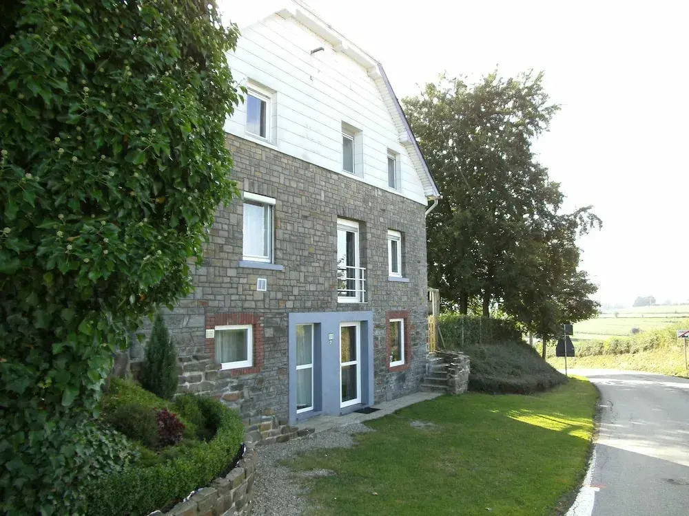 Group house with 3 apartment for family