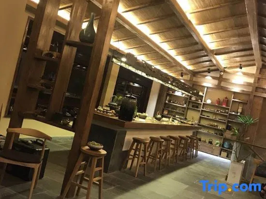 Xiangjian Chashe Hostel