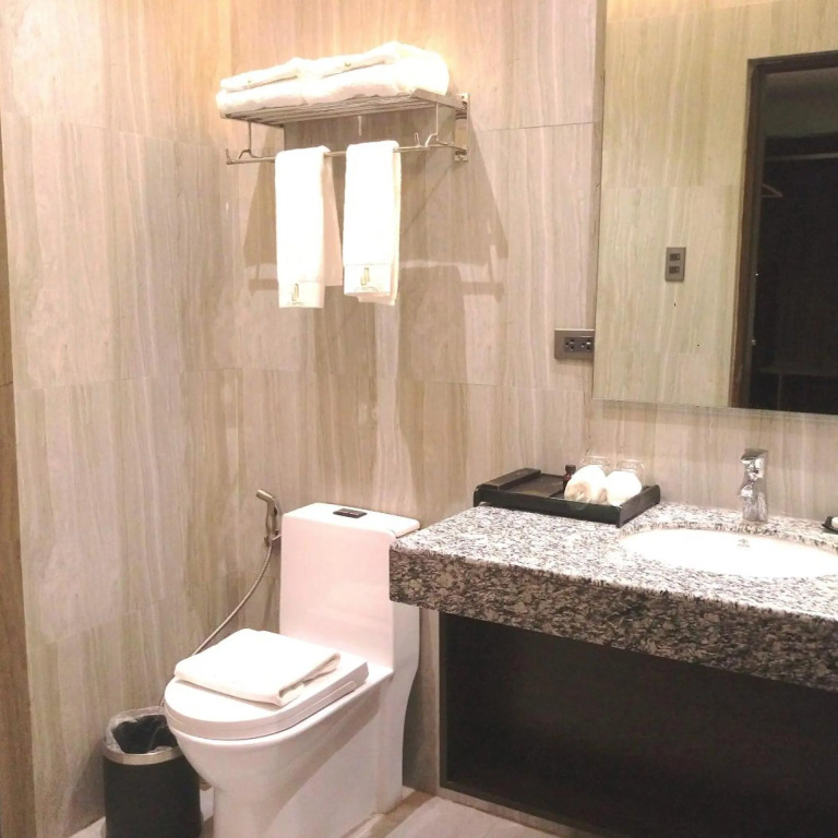 J7 Plaza Hotel