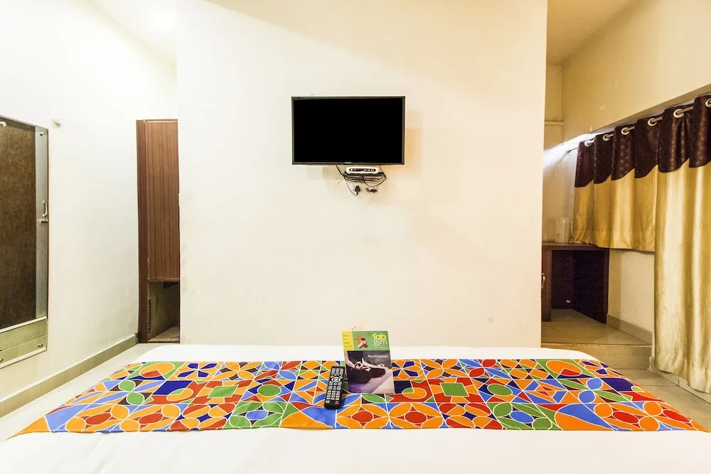 Collection O 4731 Hotel Surya Continental