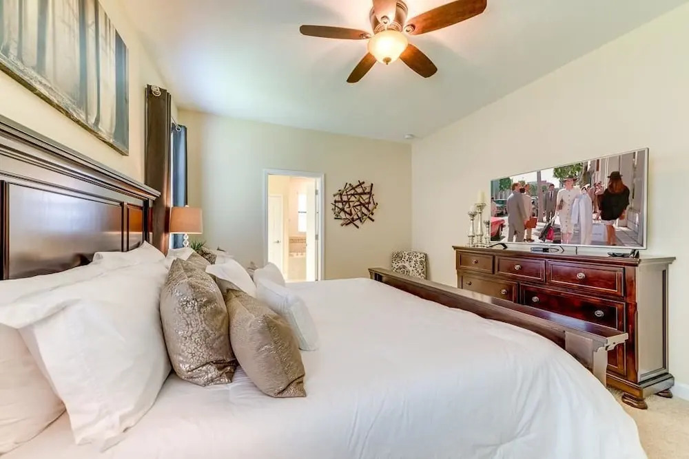 Serenade Champions Gate 8 Bedroom Home with Private Pool