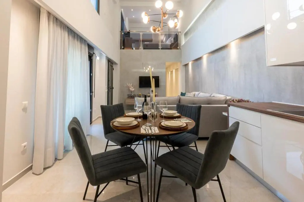 3 DOORS VILLAS