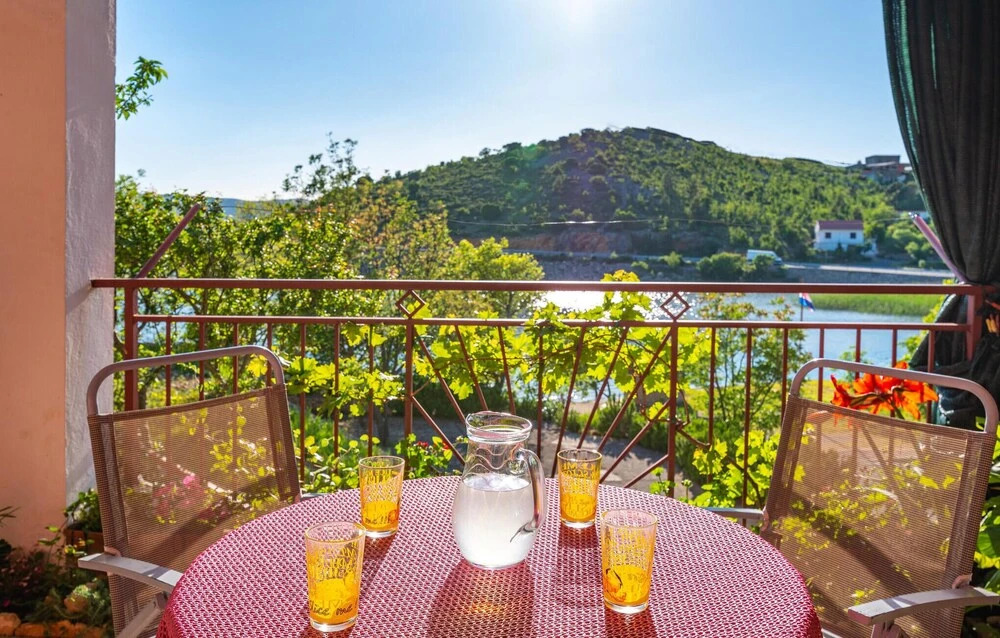 Stunning Home in Modric With 3 Bedrooms and Wifi