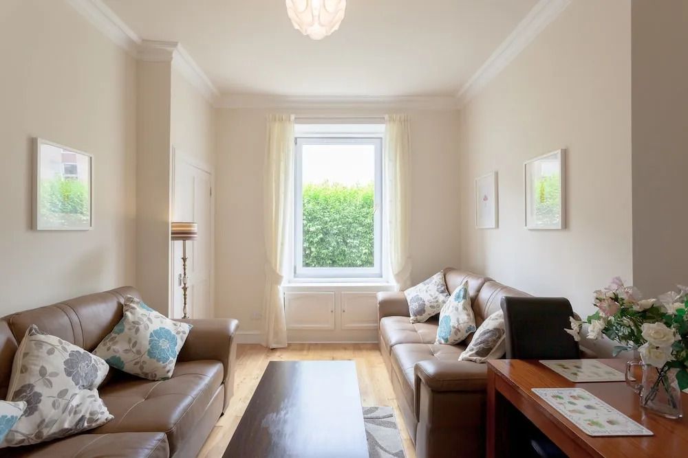 1 Bedroom Traditional Leith Flat
