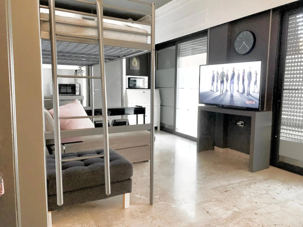 Sleeps 4 close to Iaso Oaka Mitera