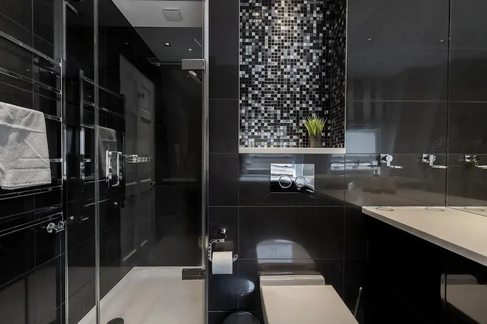 Stylish 2BR 2BA by the Heart of Soho
