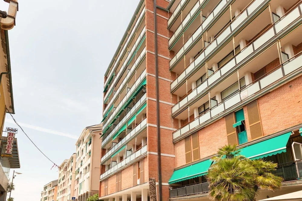 Deiva Marina Sea View Flat with Garage