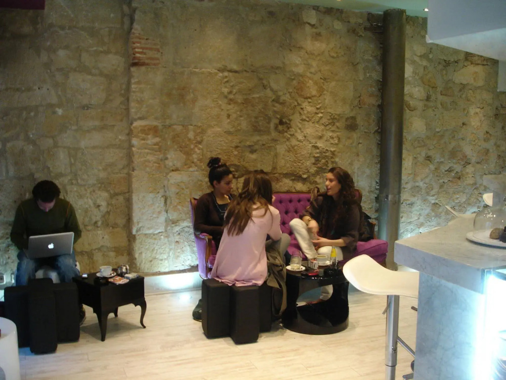 Albergue Revolutum Hostel
