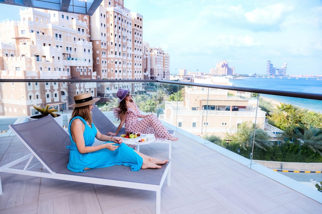 Th8 Palm Dubai Beach Resort, Vignette Collection by IHG
