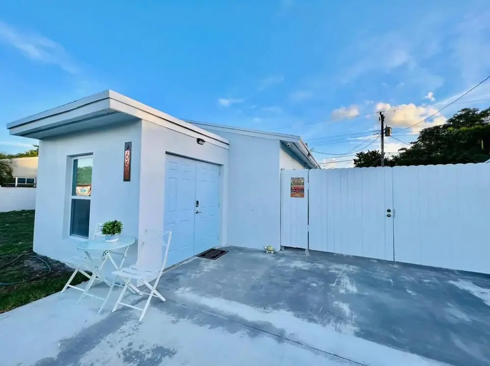 Stylish House w Hot Tub Close to Beach Stadium