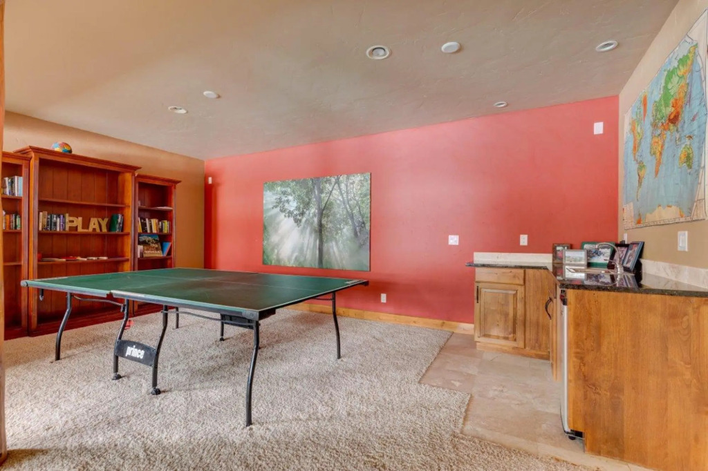 400 Whispering Pines