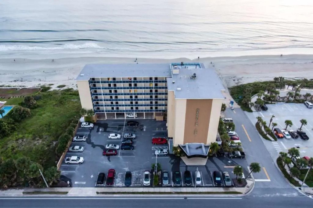 Georgian Inn Beach Club
