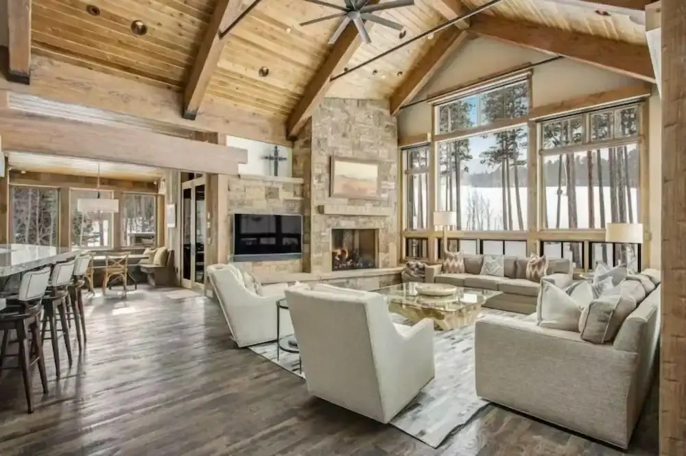 Luxurious 6-bedroom Ski-in/ski-out Home, Very Spacious, With Private hot tub and Game Room