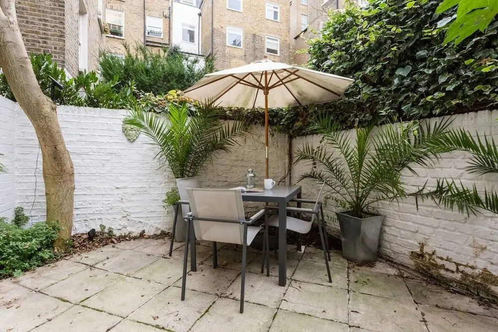 Gorgeous 1br Home in Victoria W/Patio, 4 Guests