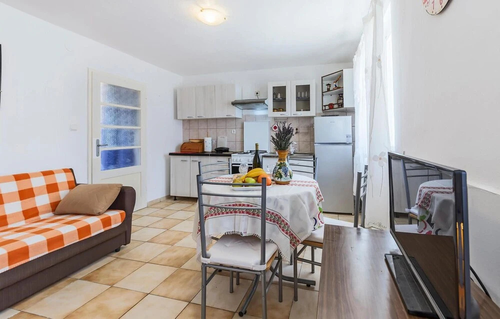 1 Bedroom Beautiful Home In Pula