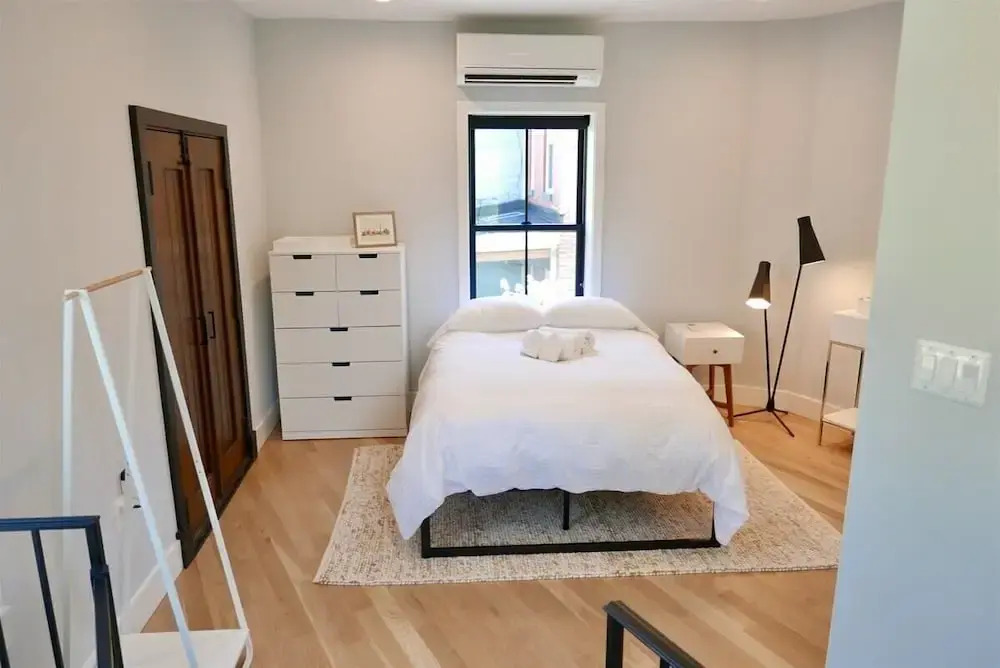 The Chic Carriage House in Shaw! Sleeps 2