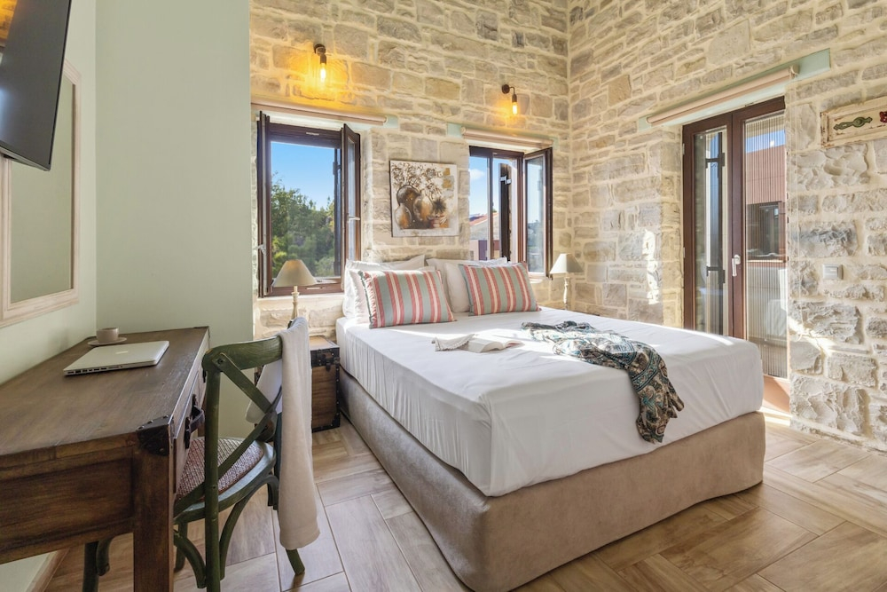 Phaistos Villas Elegant South Residence