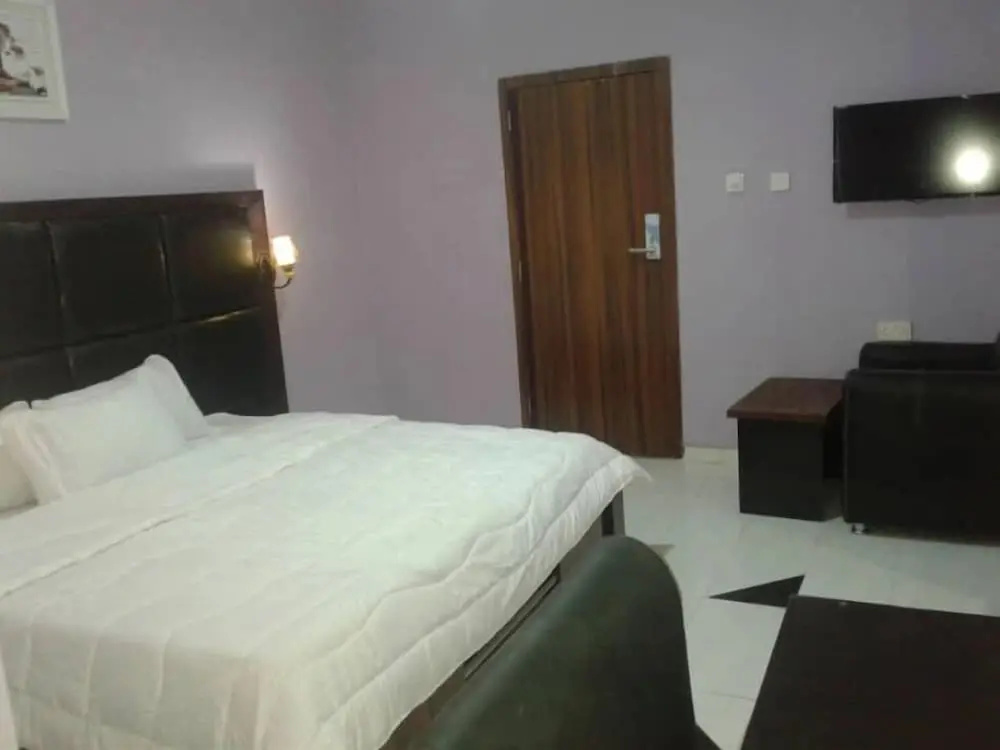Demeg Hotel And Suites