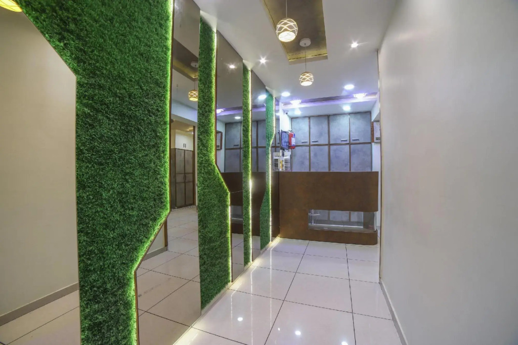 OYO 66877 Hotel VM Palace