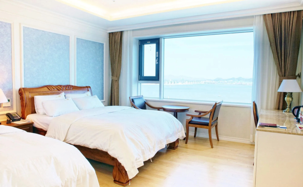 Fontana Beach Hotel