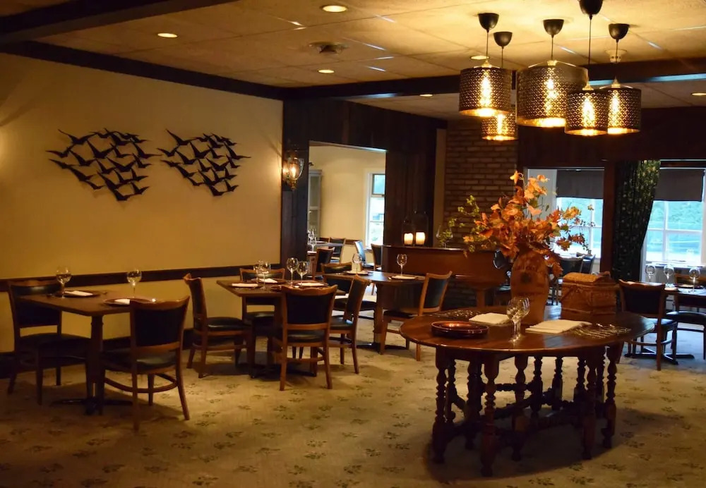 Crescent Lodge & Country Inn