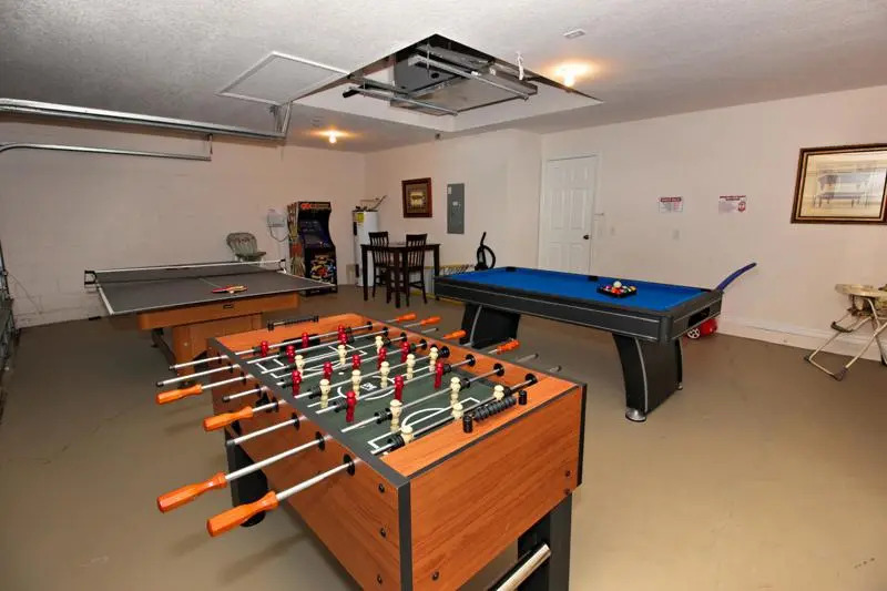 623 Coventry Drive 5 Bedrooms, 3 Bathrooms