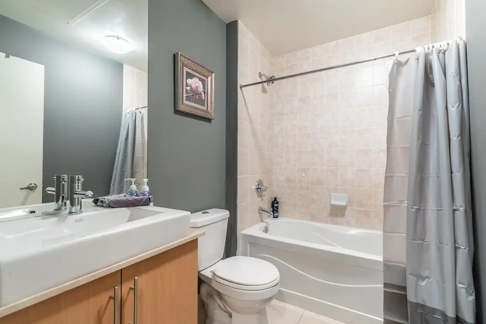 Newly Designed 1BR Executive Suite Great Location