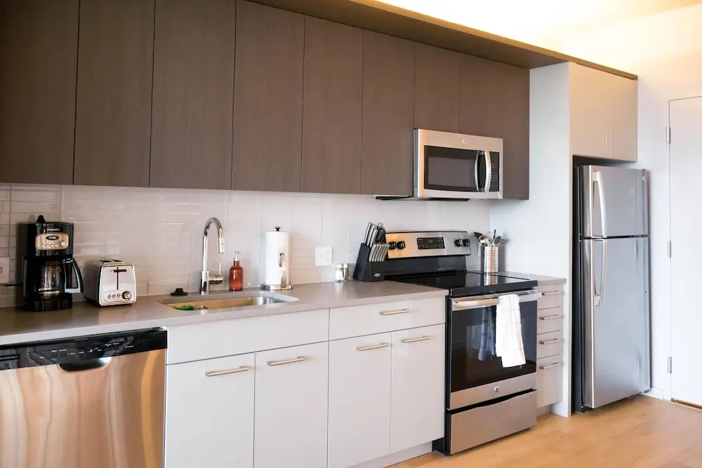 Modern & Uniquely Designed Suite in Old City