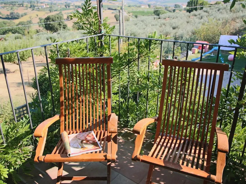 Farmhouse Bliss With Pool, Wine and Tails