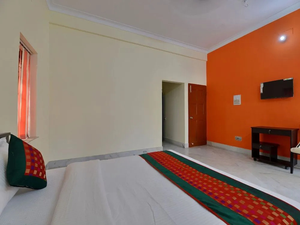 OYO 12210 Comfort N Cozy