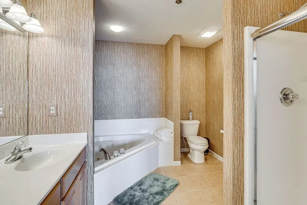 Lakeside Osage Beach Condo in Lands End Community