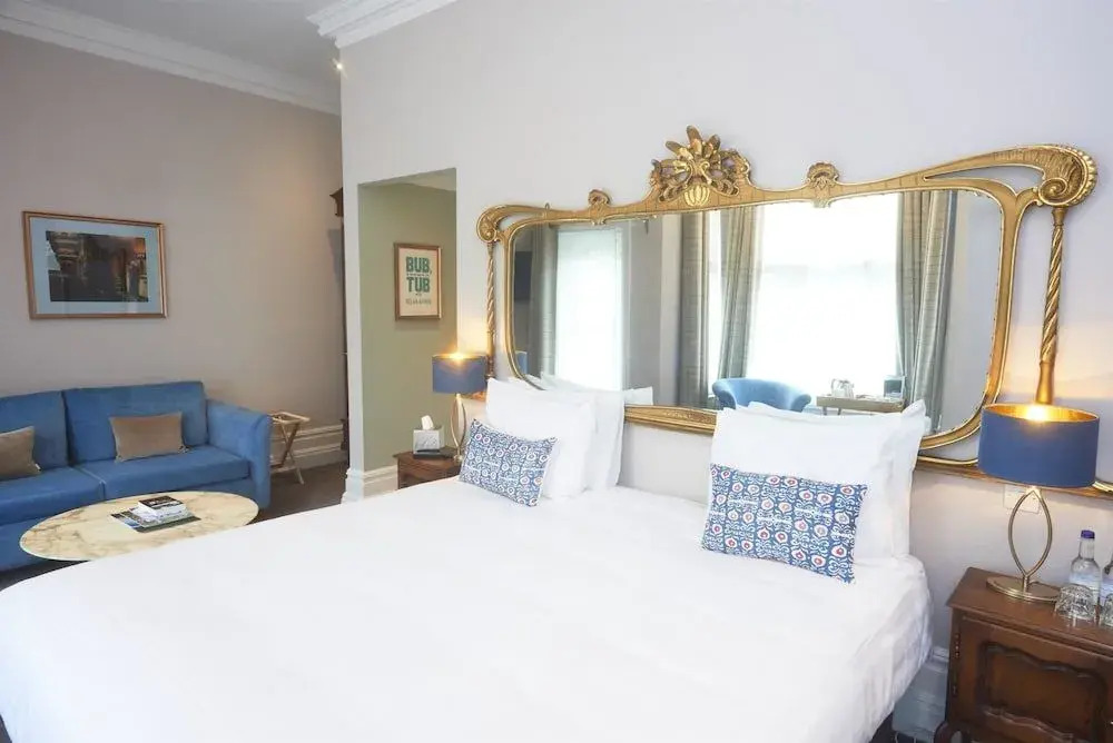 Embankment Hotel