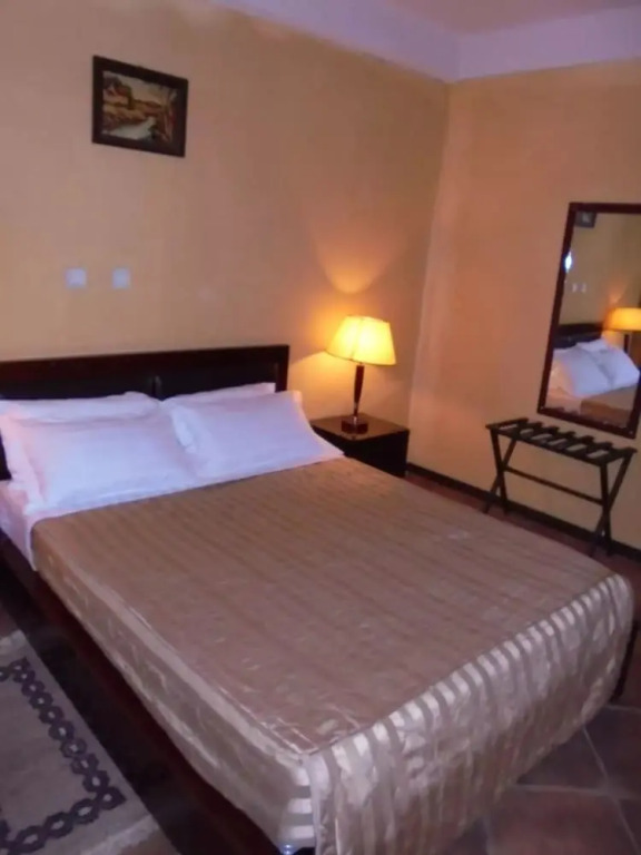 The Lions Den Hotel