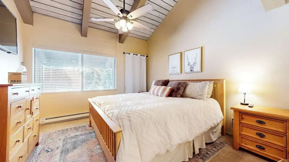 Modern Cabin for 6, Near Slopes + Canyon Lodge!