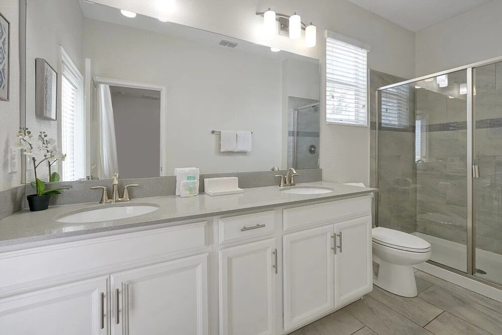 5 Bed In Champions Gate, Modern Decor, Kid Themed Rooms, Game Room, Gated Resort! 5 Bedroom Home by RedAwning