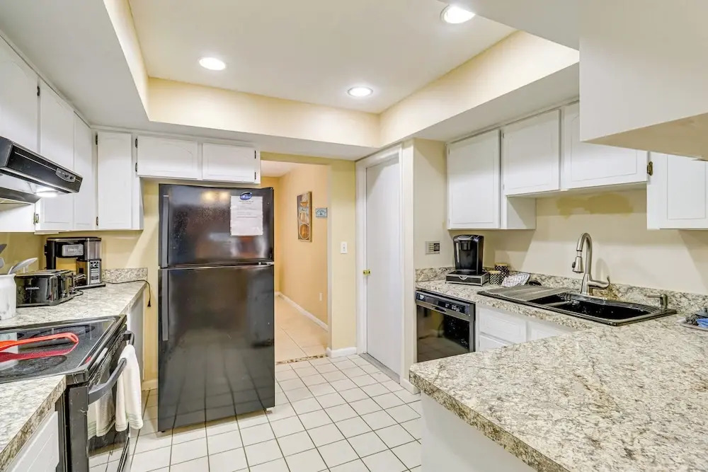 1 Mi to Dtwn Stuart: Bright Home w/ Pool & Spa!
