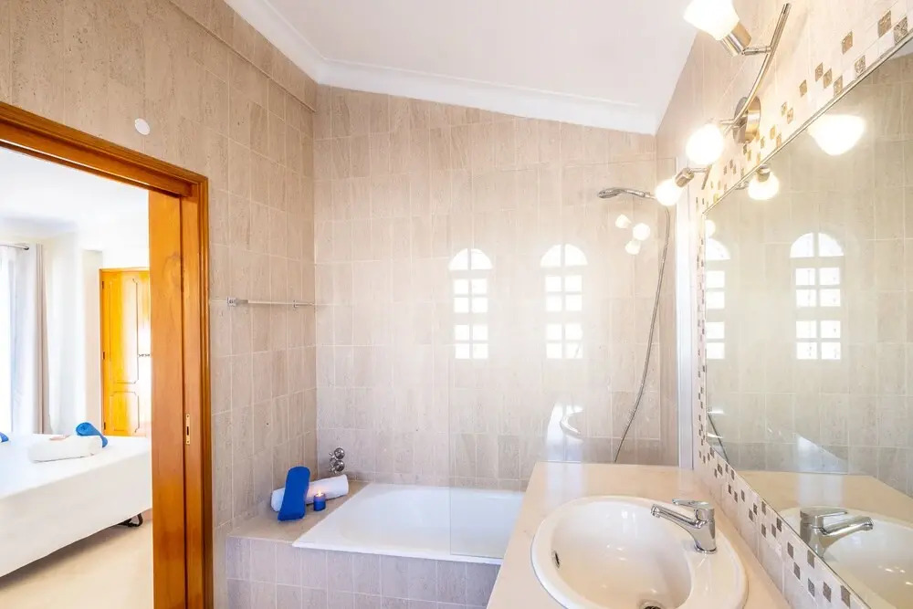 Villa Molucas - Moradia encantadora com piscina aquecível e BBQ - Albufeira