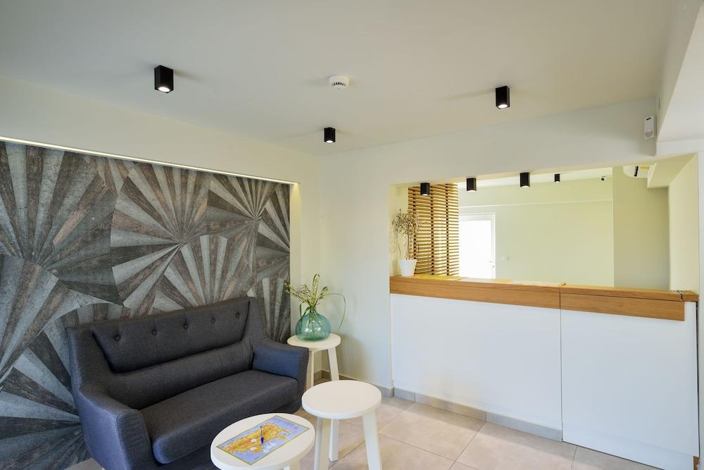 Stylish S&k 'k' Villa 200m From The Beach