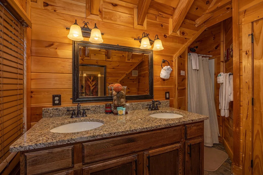 Picture Perfect- Seven Bedroom Cabin