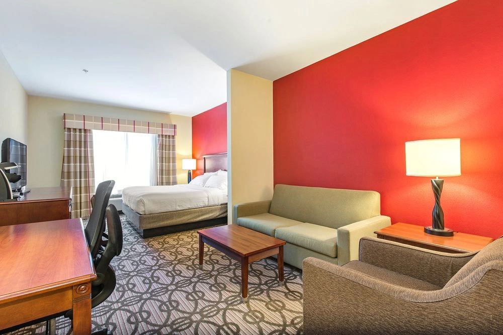 Holiday Inn Express & Suites LaGrange