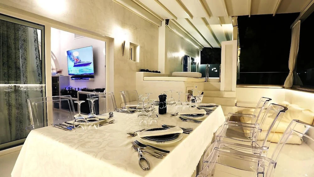 Santorini Loft Boutique Apartments